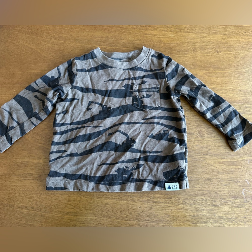 Gap construction/tiger/camo long sleeved shirt